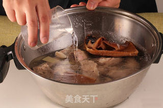 乌鱼排骨汤—捷赛私房菜的做法步骤:2