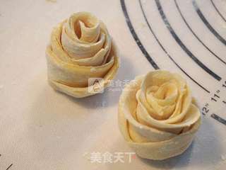 玫瑰花卷的做法步骤:11