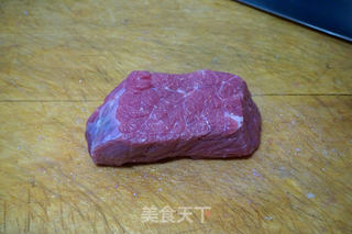 双椒炒牛肉的做法步骤：1