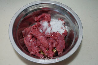 双椒炒牛肉的做法步骤：3