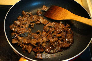 双椒炒牛肉的做法步骤：8