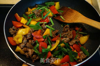 双椒炒牛肉的做法步骤：9
