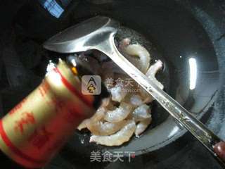 西兰花茭白炒虾仁的做法步骤：2