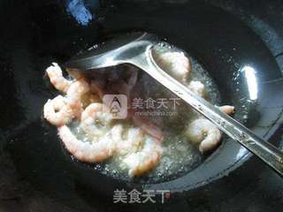 西兰花茭白炒虾仁的做法步骤：3