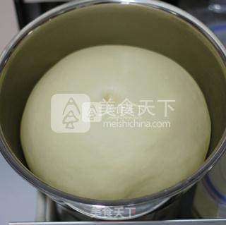 烘焙界无人不晓的面包---奶酪包的做法步骤:3