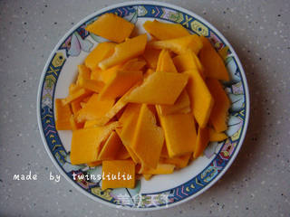 花样面食之小兔子举重的做法步骤:2