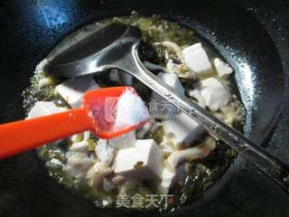 雪菜秀珍菇豆腐 的做法步骤：6