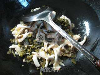 雪菜秀珍菇豆腐 的做法步骤：3