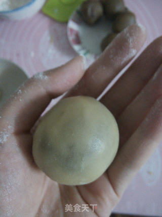 蔓越莓莲蓉广式月饼的做法步骤:7