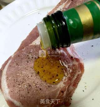 香煎带骨猪排的做法步骤:2
