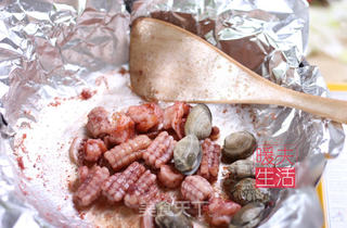 魔鬼辣锡纸海鲜炒饭的做法步骤:4