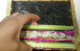 金枪鱼花式寿司的做法步骤:12