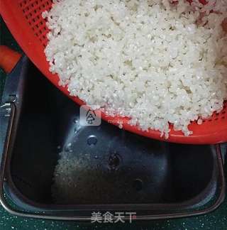 香肠锅巴煲仔饭(面包机版)的做法步骤:2