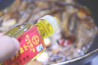 围山公社浏阳菜:手撕山胡椒油火焙鱼的做法步骤:6