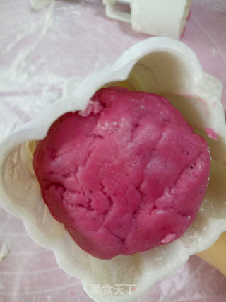 新良首届烘焙大赛#火龙果冰皮月饼的做法步骤：13