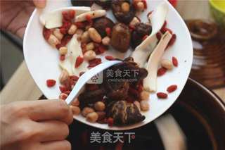 广东老火靓汤-花姑灵芝养生汤的做法步骤:4