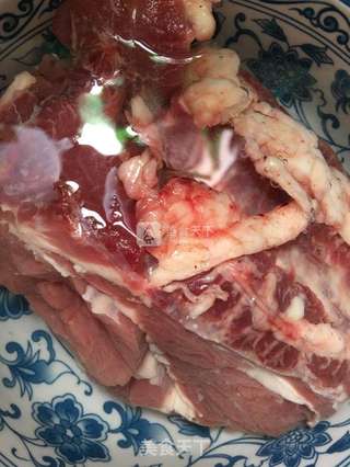 红烧牛肉的做法步骤：1