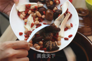广东老火靓汤-玛卡香菇枸杞汤的做法步骤:4