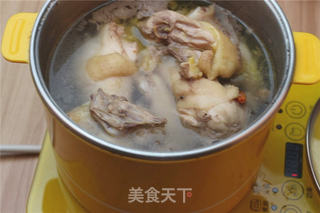 广东老火靓汤-玛卡香菇枸杞汤的做法步骤:3