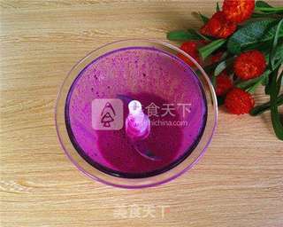 清爽可口的火龙果冰淇淋做法的做法步骤:3