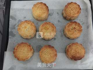 蛋黄莲蓉月饼的做法步骤:17
