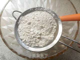 广式莲蓉蛋黄月饼的做法步骤:2