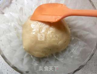 广式莲蓉蛋黄月饼的做法步骤:3