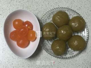 广式莲蓉蛋黄月饼的做法步骤:4