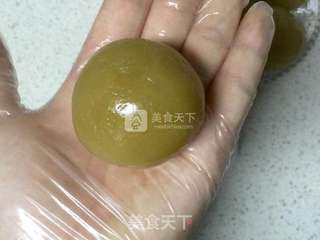广式莲蓉蛋黄月饼的做法步骤:7