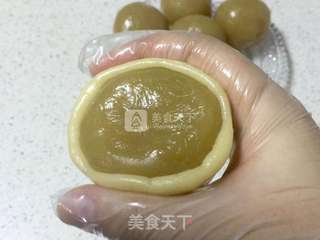 广式莲蓉蛋黄月饼的做法步骤:11
