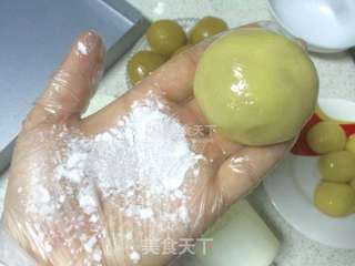 广式莲蓉蛋黄月饼的做法步骤:13