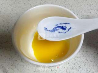 广式莲蓉蛋黄月饼的做法步骤:18