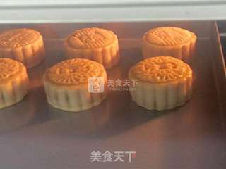 广式莲蓉蛋黄月饼的做法步骤:20