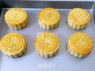 广式莲蓉蛋黄月饼的做法步骤:21
