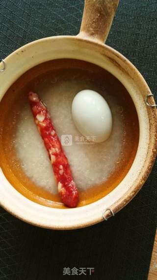 粤式腊肠咸蛋煲仔饭的做法步骤:4