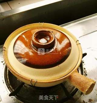 粤式腊肠咸蛋煲仔饭的做法步骤:5