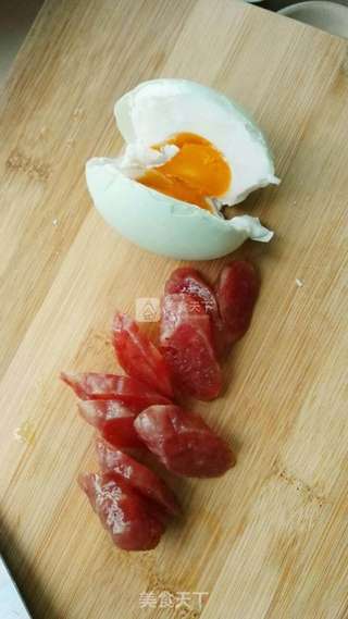 粤式腊肠咸蛋煲仔饭的做法步骤:6