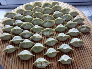 翡翠韭菜虾仁水饺的做法步骤:11