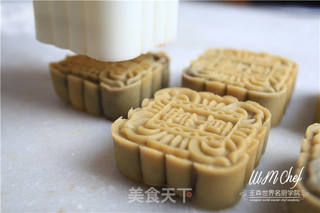 广式豆沙月饼的做法步骤:8