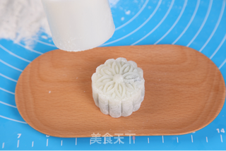 中秋食谱——炫彩印花冰皮月饼的做法步骤:13