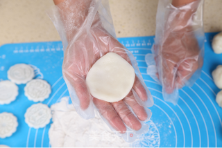 中秋食谱——炫彩印花冰皮月饼的做法步骤:10