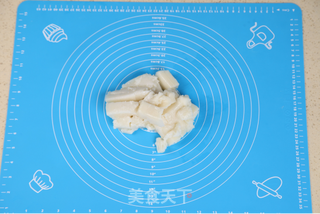 中秋食谱——炫彩印花冰皮月饼的做法步骤:4