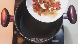 广东老火靓汤-天麻鱼头汤的做法步骤:4