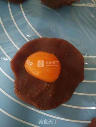 #新良首届烘焙大赛#红豆沙咸蛋月饼的做法步骤:3