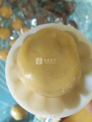 #新良首届烘焙大赛#红豆沙咸蛋月饼的做法步骤:6