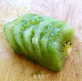 三只快乐小兔的做法步骤:2