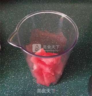 西瓜思慕雪的做法步骤:2