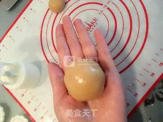 椰蓉蔓越莓奶黄月饼的做法步骤:15