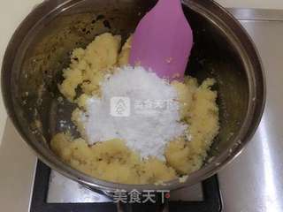 椰蓉蔓越莓奶黄月饼的做法步骤:10