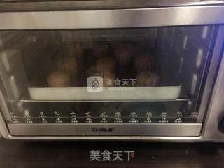 椰蓉蔓越莓奶黄月饼的做法步骤:18
